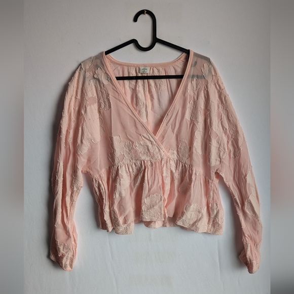 Aritzia Tops - Aritzia peplum blouse size M semi-sheer textured blush pink v neck cropped